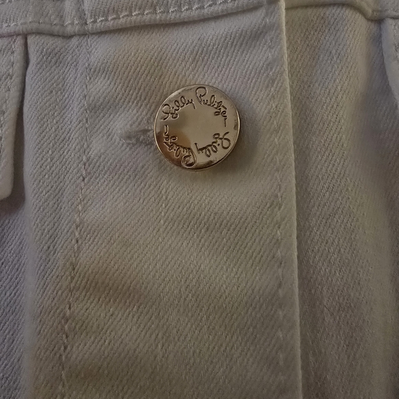 Gorgeous LILLY PULITZER Women's White Denim Jacket with Gold Buttons - Picture 6 of 9